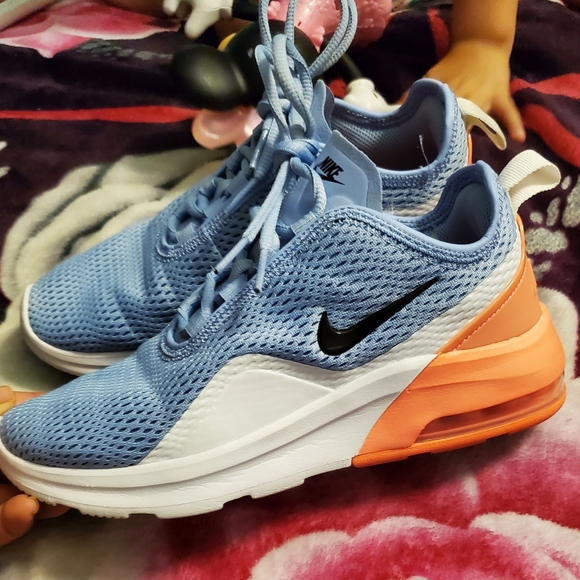 Nike AIR MAX MOTION